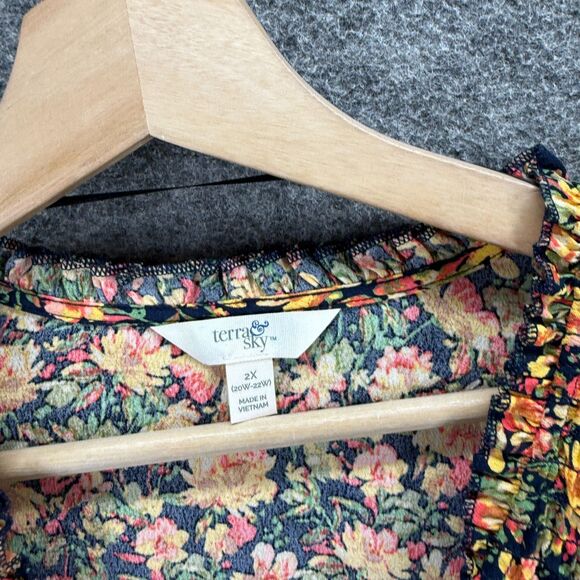 Terra & Sky Blouse Women 2X Plus Black Floral V-Neck 3/4 Sleeve Rayon Casual - Picture 3 of 7